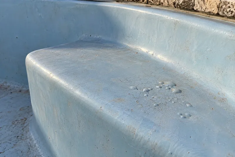 Spider cracks and small blisters in fiberglass pool gelcoat